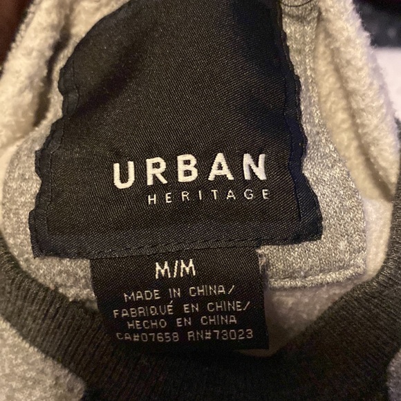 Medium mens long sleeve sweater - Picture 2 of 2